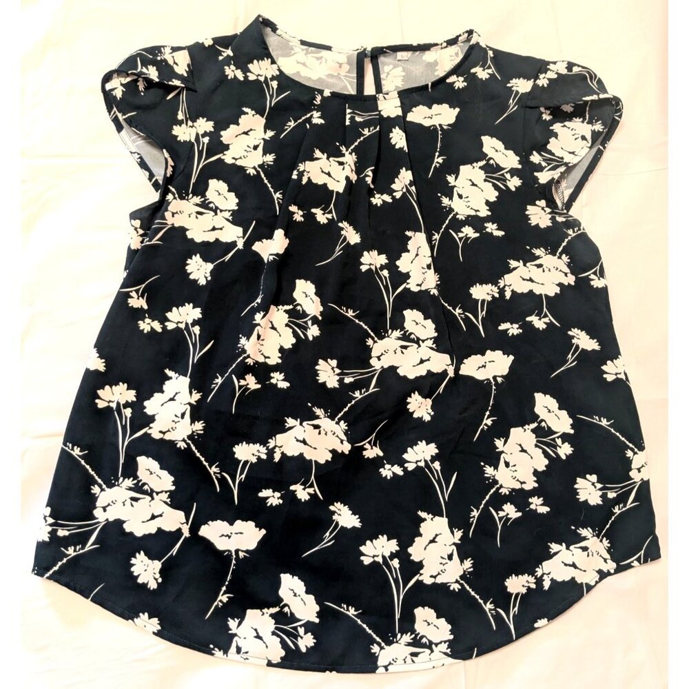 Black & White Floral Sleeveless Blouse Large  Polyester &Spandex  Back Button